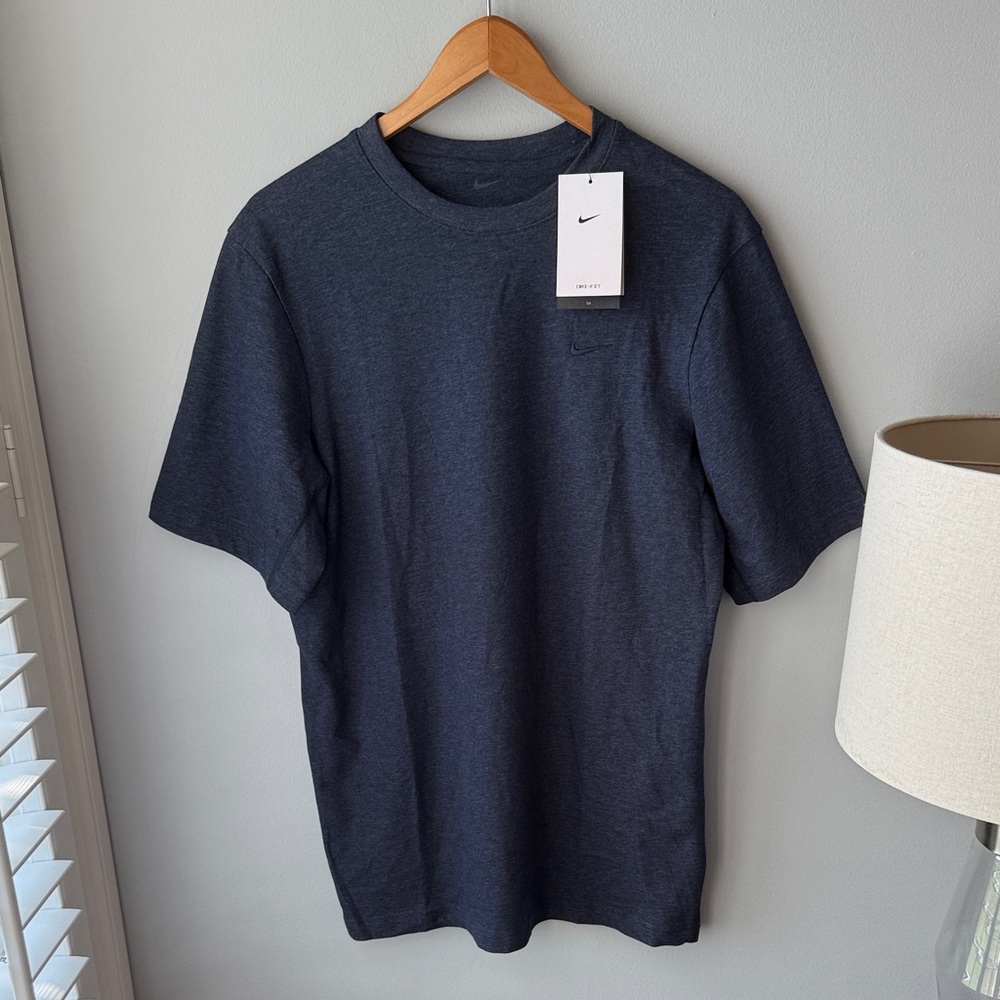 NWT‎ Nike Primary Men's Navy Blue Versatile Short Sleeve Shirt